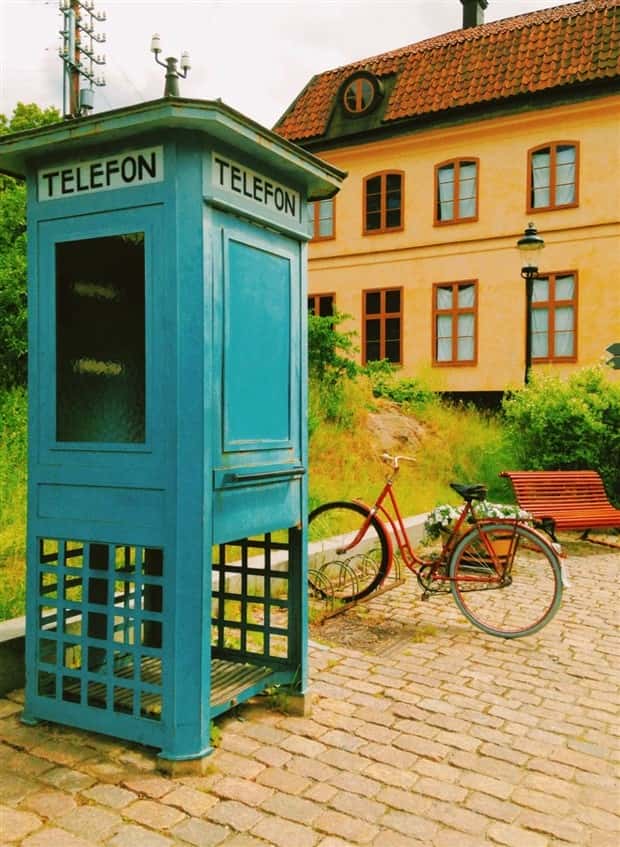 Unique and Abstract Payphone Designs (42 photos)