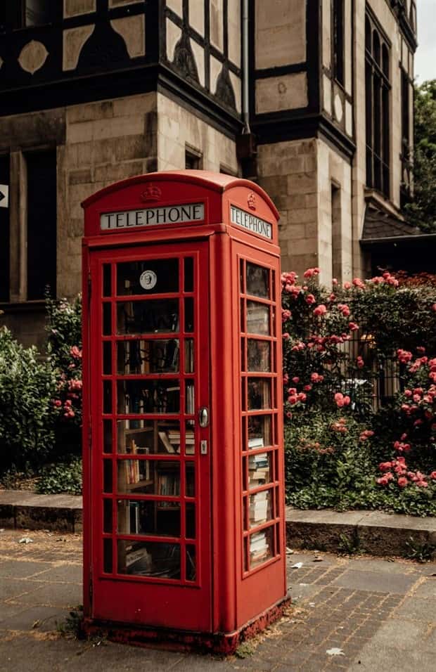 Unique and Abstract Payphone Designs (42 photos)