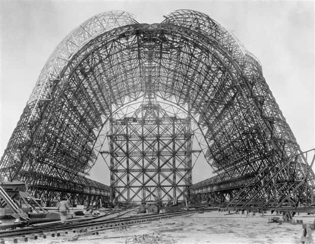 37 Vintage Photos of Zeppelins Being Built