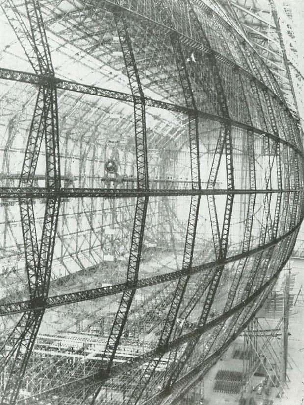 37 Vintage Photos of Zeppelins Being Built