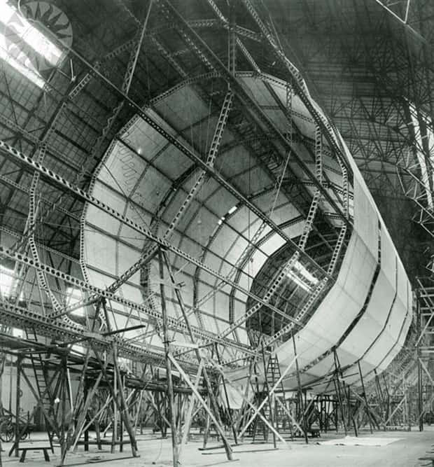 37 Vintage Photos of Zeppelins Being Built