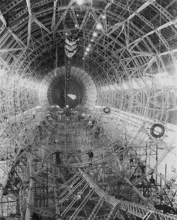 37 Vintage Photos of Zeppelins Being Built