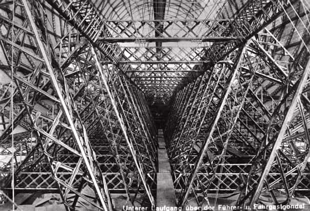 37 Vintage Photos of Zeppelins Being Built