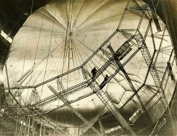 37 Vintage Photos of Zeppelins Being Built