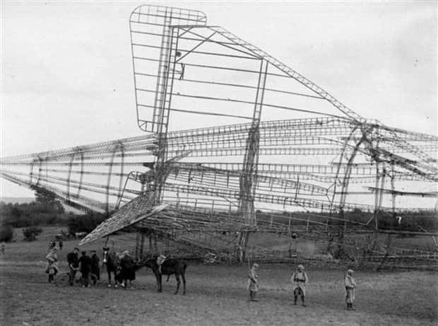 37 Vintage Photos of Zeppelins Being Built
