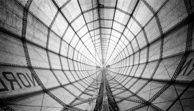 37 Vintage Photos of Zeppelins Being Built