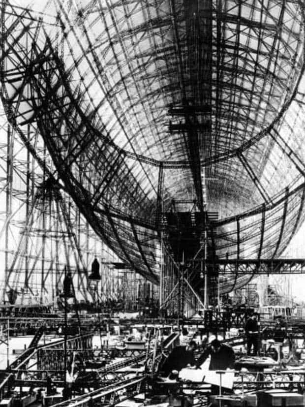 37 Vintage Photos of Zeppelins Being Built