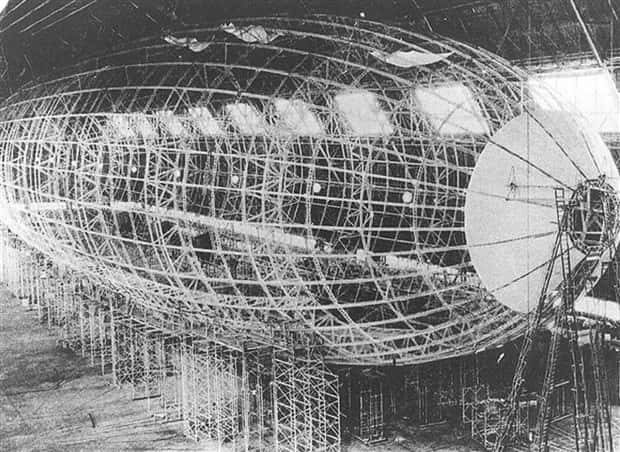 37 Vintage Photos of Zeppelins Being Built