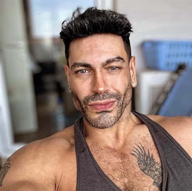 Unfortunate Cosmetic Enhancement Failures (31 photos)