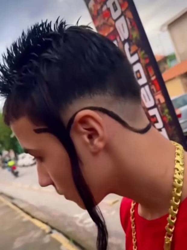 Strange Haircuts that Cannot Go Unnoticed #32 (24 photos)