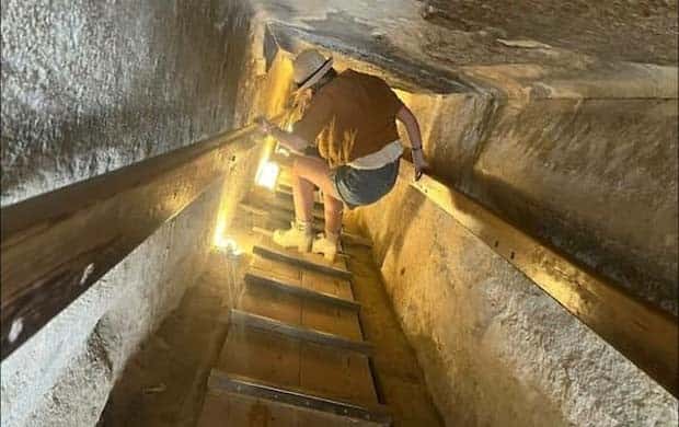 awkward staircases 21 Awkward Staircases That Will Make You Nervous (22 photos)
