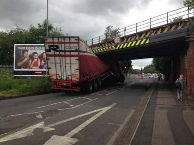 Insane Driving Fails #24 (22 photos)