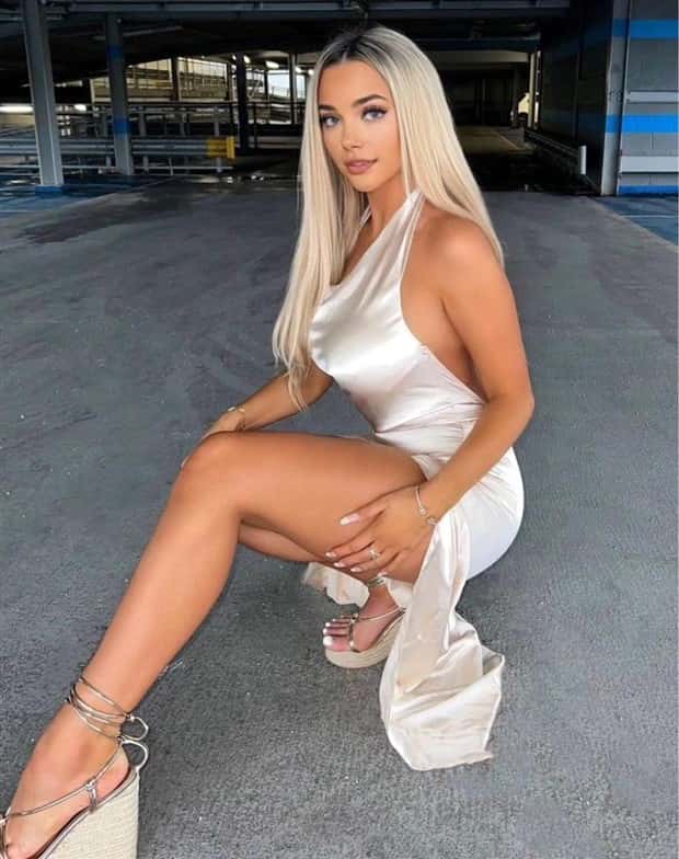 Hot Girls with Beautiful Legs #59 (21 photos)