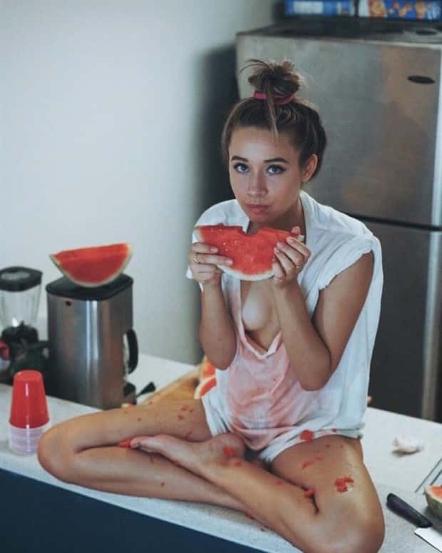 hot girls and watermelons 10 Hot Girls with Watermelons (22 photos)