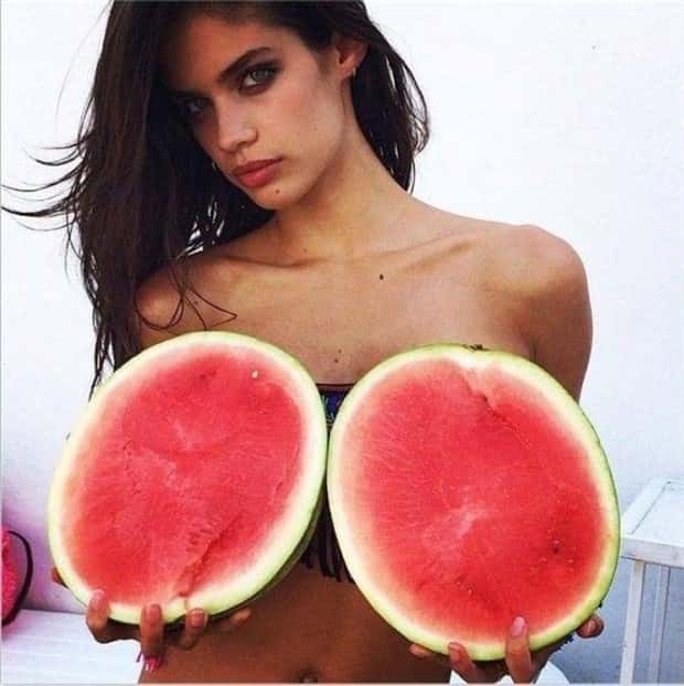 hot girls and watermelons 19 Hot Girls with Watermelons (22 photos)