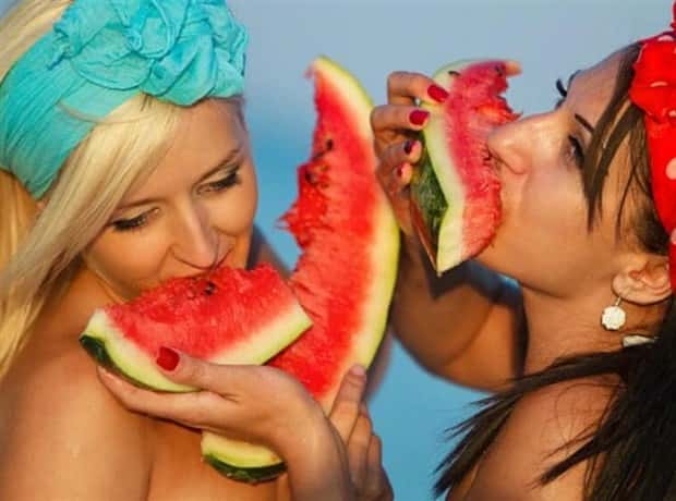 hot girls and watermelons 21 Hot Girls with Watermelons (22 photos)
