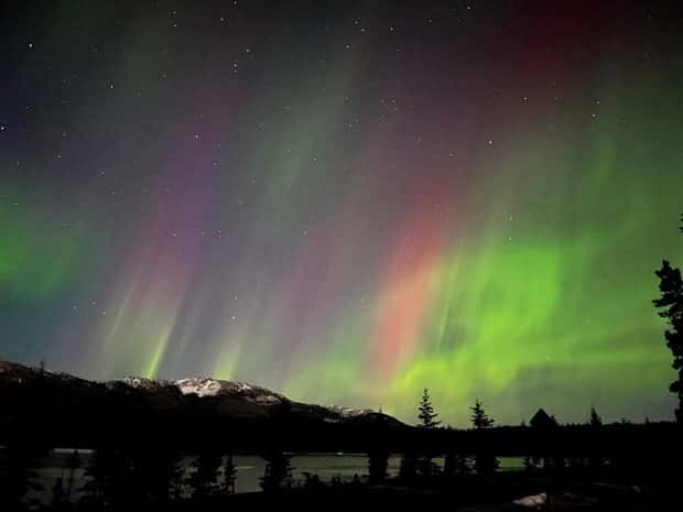 Spectacular Aurora Borealis Pictures That Stun (25 photos)