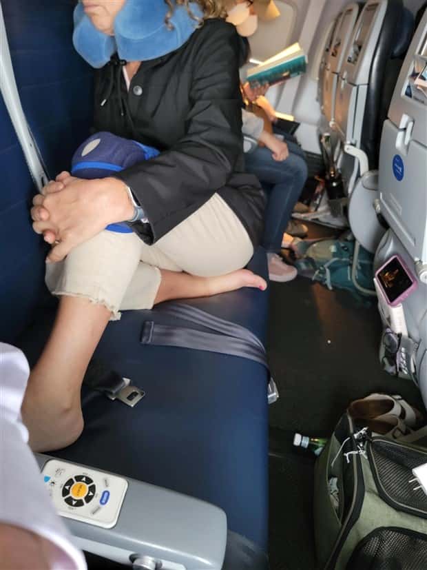 feet in public 9 People Showing Off Their Feet in Public (27 photos)