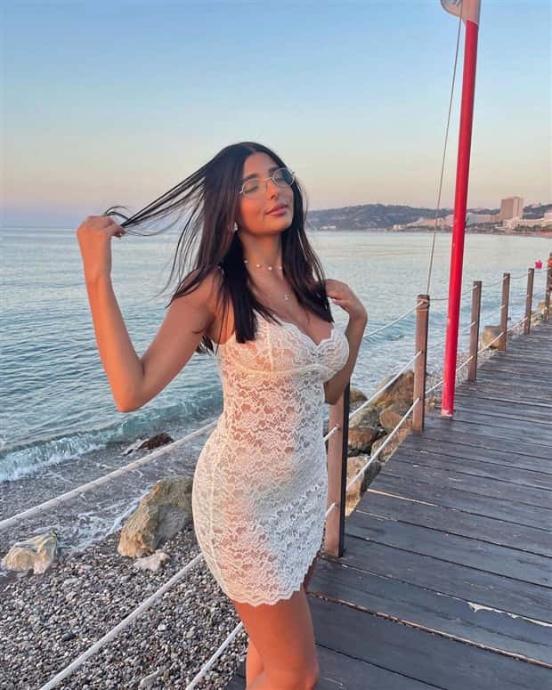 Hot Girls with Glasses #26 (20 photos)