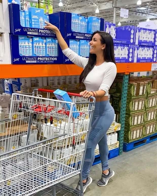 hot girls shopping 20 Hot Girls in Shopping #2 (22 photos)