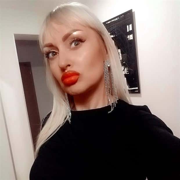 sexy red lips 4 Hot Girls with Red Lips #26 (25 photos)