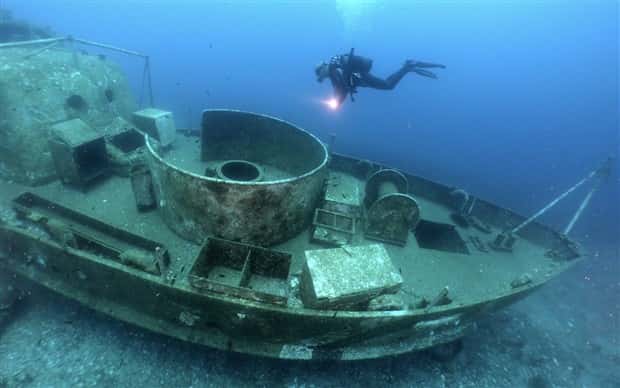 shipwrecks in the deep 17 Ghostly Shipwrecks Lying in the Deep (39 photos)
