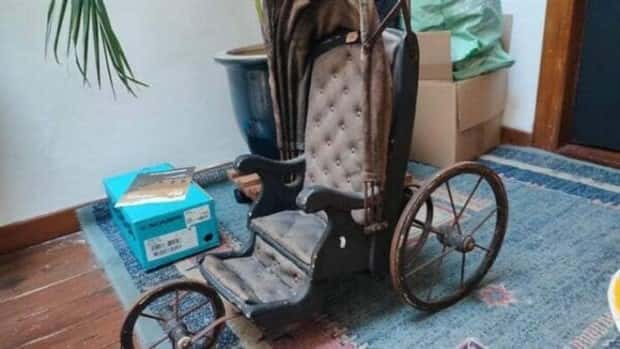 strange thrift store things 19 Strange Things Found in Thrift Stores #27 (25 photos)