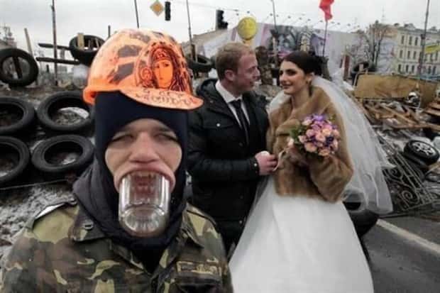 Wonderfully Eccentric Russian Wedding Photos (40 photos)