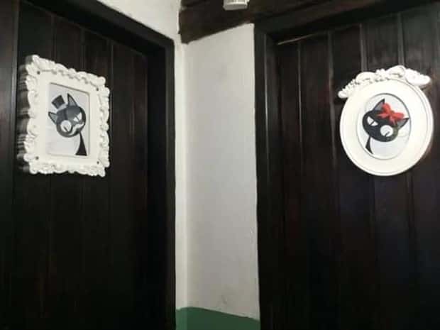 funny bathroom signs 21 Funny Bathroom Signs Found in Public (29 photos)
