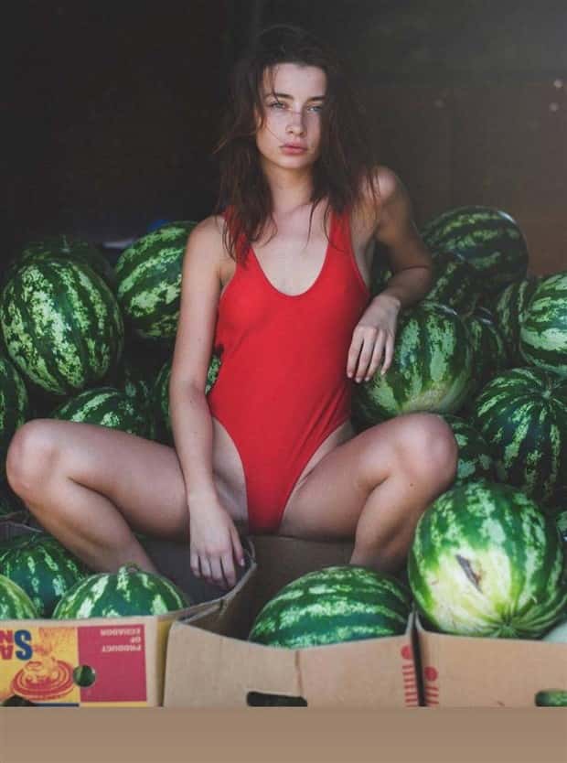 girls in red 11 Hot Girls Love Wearing Red #9 (20 photos)