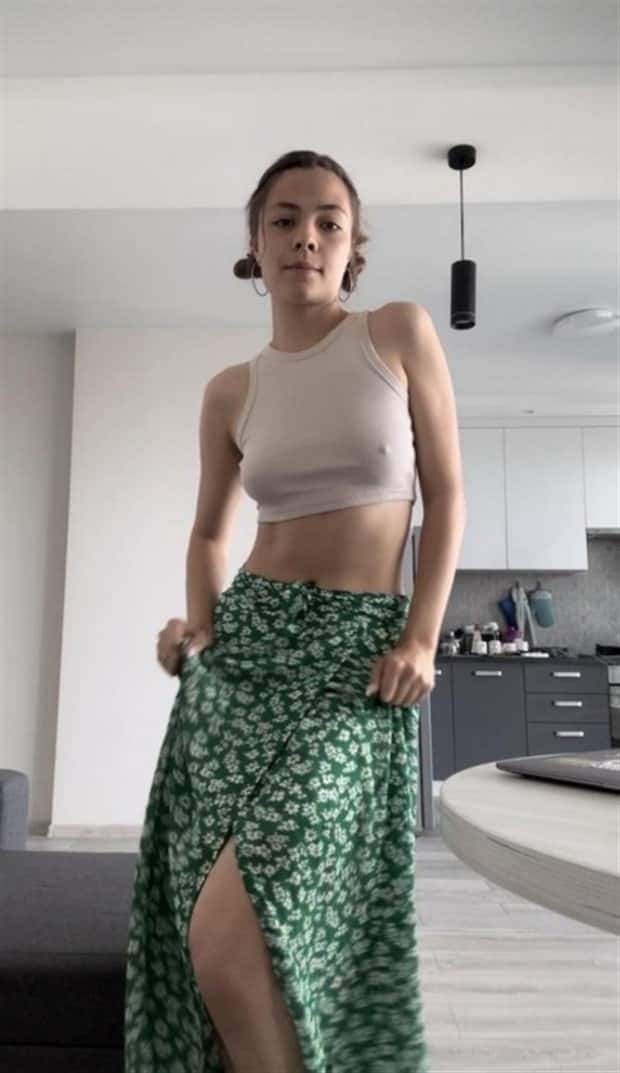 Hot Girls in White Shirts #5 (22 photos)