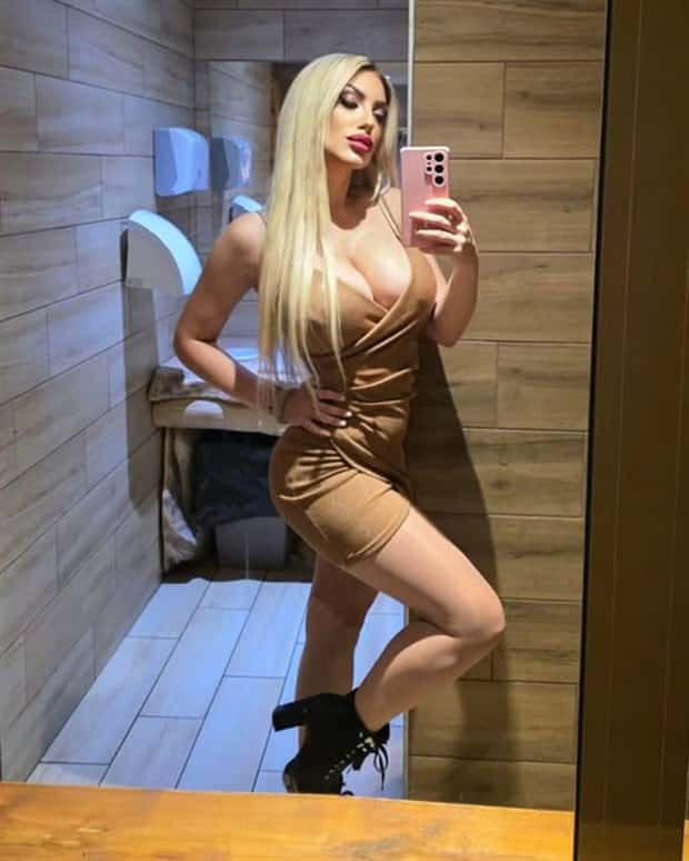 hot selfie girls 12 Hot Girls Taking a Selfie #6 (20 photos)