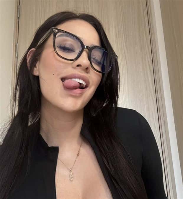 girls with glasses 14 Hot Girls with Glasses #27 (22 photos)