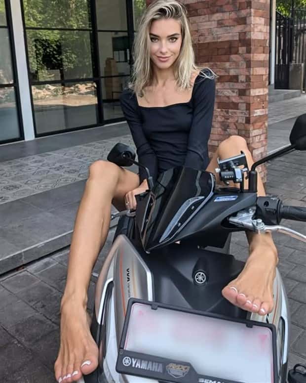 girls with sexy feet 11 Hot Barefoot Girls #14 (20 photos)