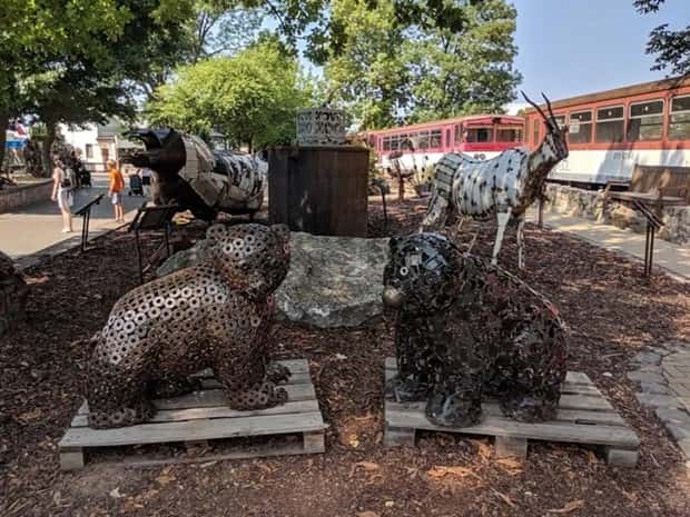 Kovozoo Zoo With Metal Animals (27 photos)