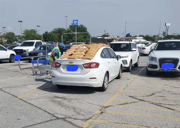 ridiculous car customizations 2 25 Most Ridiculous Car Customizations of the Day (25 photos)