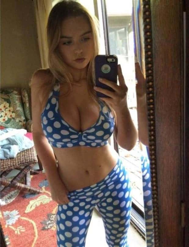 Hot Girls Taking a Selfie #7 (23 photos)