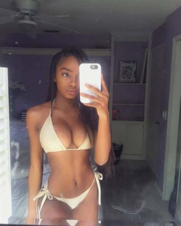 Hot Girls Taking a Selfie #7 (23 photos)