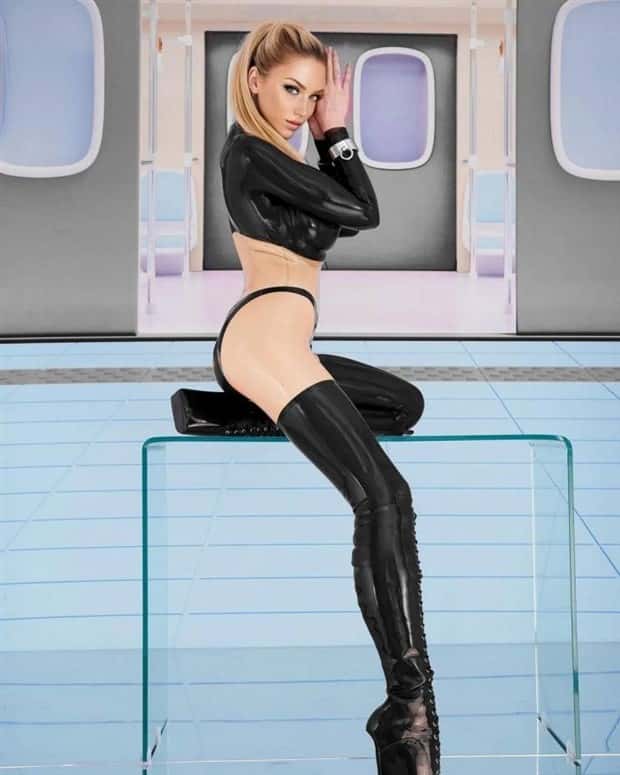 Hot Girls in Latex and Leather #58 (23 photos)