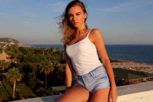 Handsome Girls in Short Shorts #6 (24 photos)