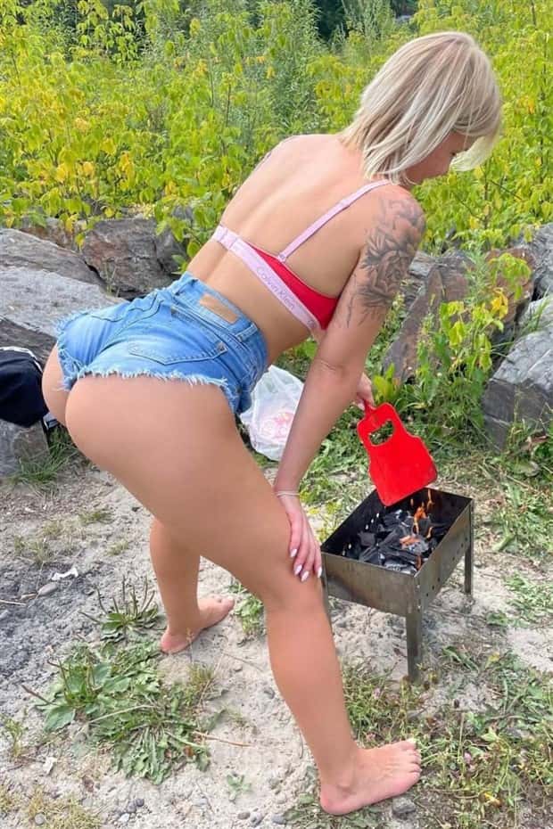 Handsome Girls in Short Shorts #6 (24 photos)