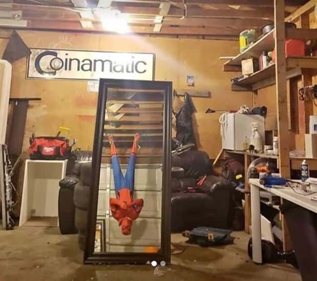 invisible mirror sellers 7 Invisible Mirror Sellers Strike Again (23 photos)