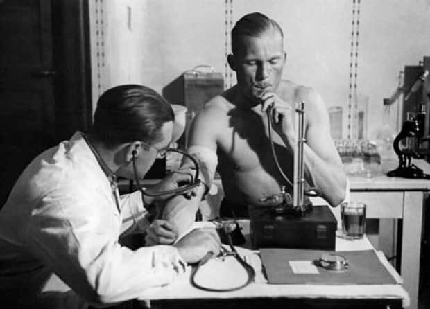 Creepy Medical Devices of the Past (23 photos)