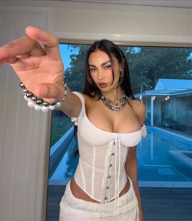 Hot Girls in Corsets #39 (19 photos)