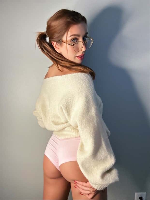 Hot Girls with Glasses #28 (23 photos)