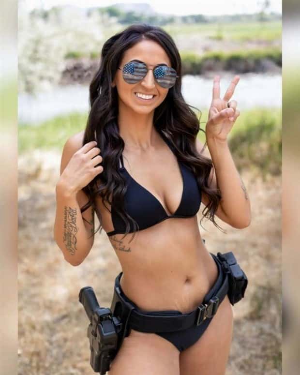 Hot Girls with Guns #17 (24 photos)