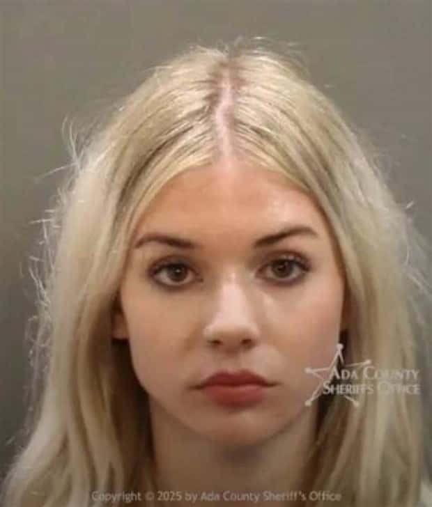 hot girls mugshots 17 22 Mugshots Featuring Hot Girls (22 photos)