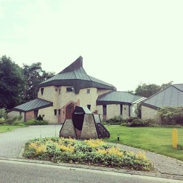Strange Dutch Houses #3 (22 photos)