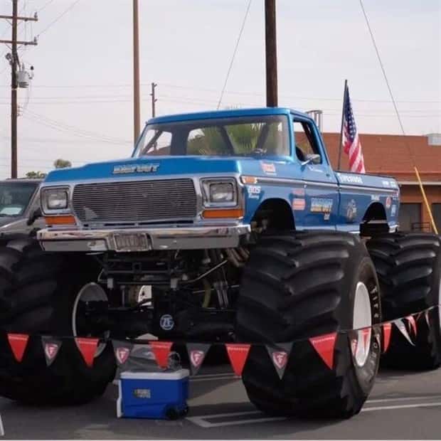 custom trucks 18 Powerful Custom Trucks That Rule The Roads (33 photos)