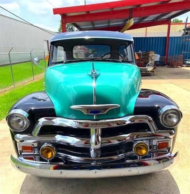 custom trucks 28 Powerful Custom Trucks That Rule The Roads (33 photos)